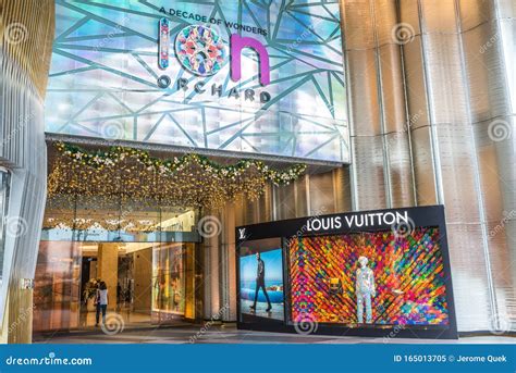 Find Louis Vuitton Stores in Singapore .